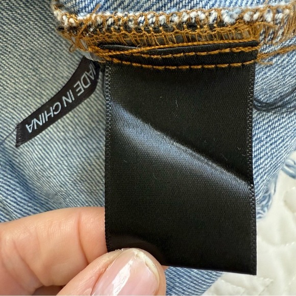 Risen Distressed Denim Pearl Snap Button‎ Raw Frayed Hem Shirt Women's Large EUC - Picture 7 of 11